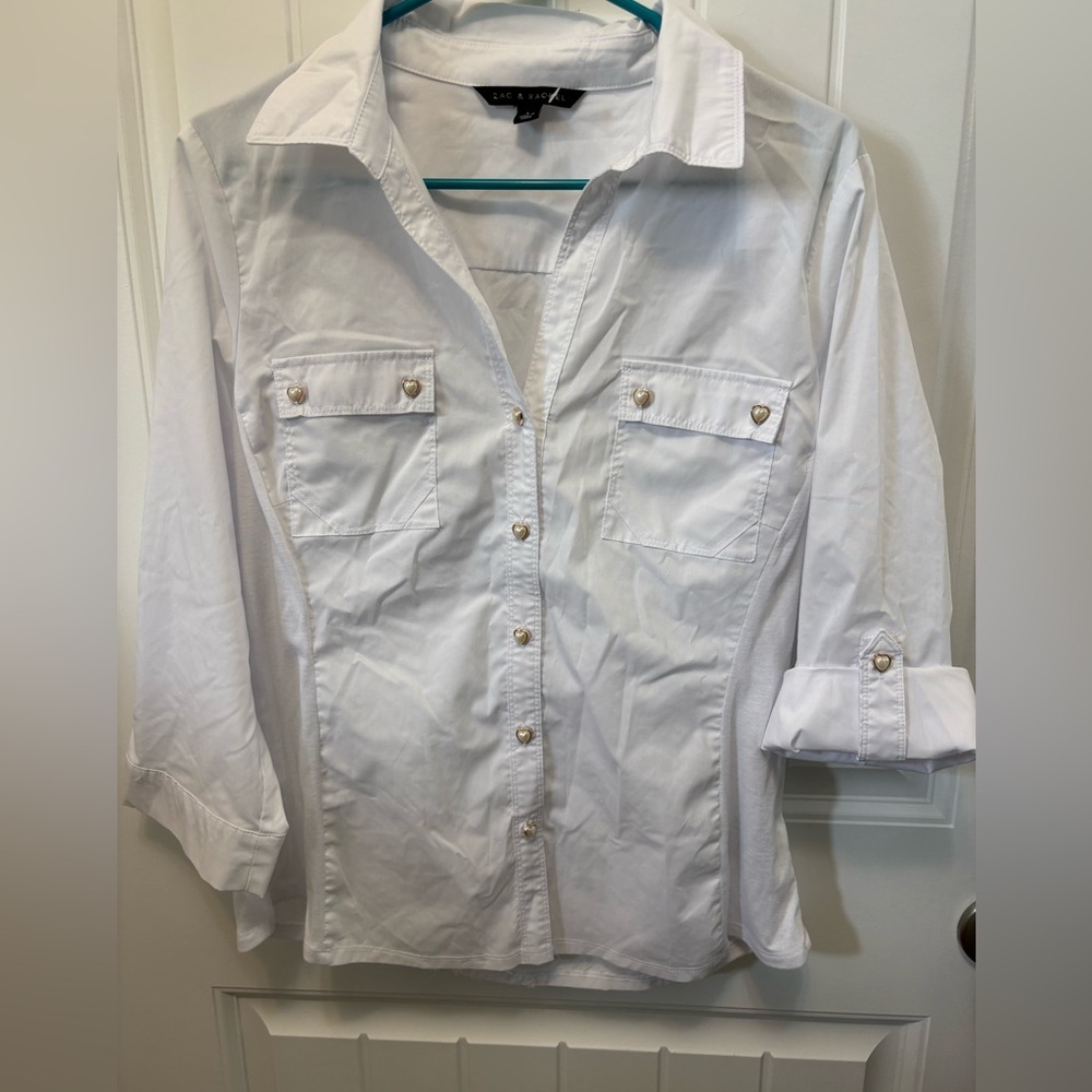 Zac & Rachel White Button-up Blouse with heart buttons. Size Large. NWOT